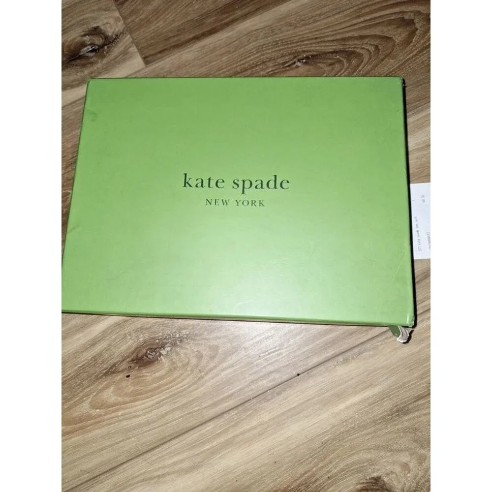 Kate Spade hat and gloves gift set